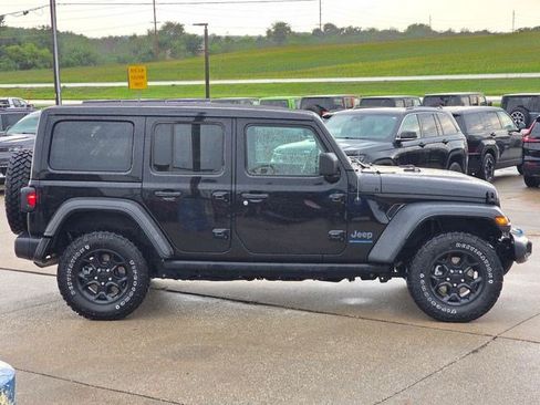 Used 2023 Jeep Wrangler Unlimited w/ Sun & Screen Package AWD/4WD image 9