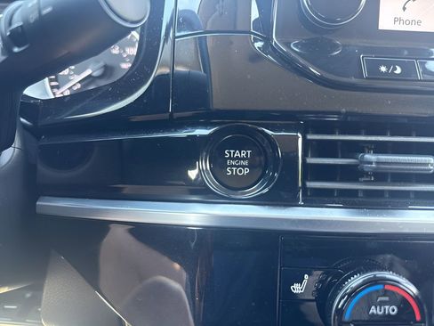 Used 2025 Nissan Pathfinder SL image 23