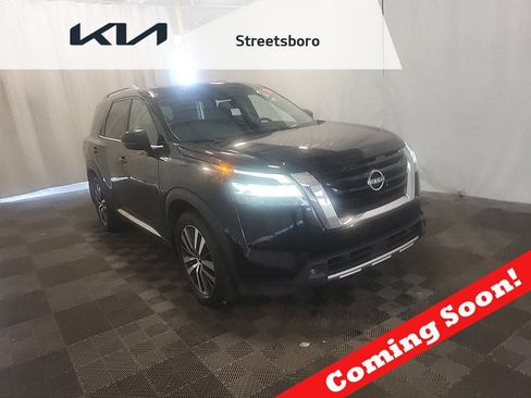 Used 2022 Nissan Pathfinder Platinum AWD/4WD image 1