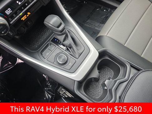 Used 2021 Toyota RAV4 XLE image 31