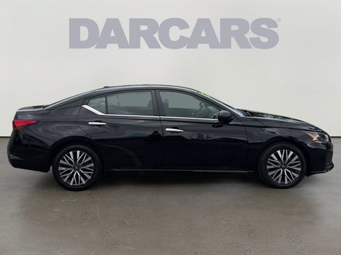 Used 2024 Nissan Altima 2.5 SV FWD image 8