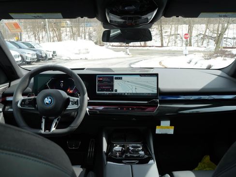 New 2026 BMW 550e xDrive w/ Executive Package image 8