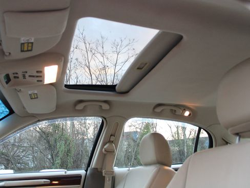 Used 2003 Lincoln Town Car Signature image 18