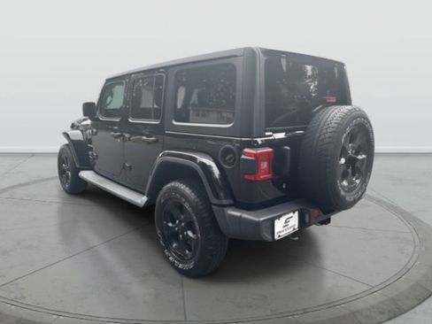 Used 2018 Jeep Wrangler Unlimited Sahara AWD/4WD image 3