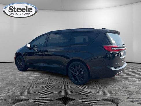 New 2026 Chrysler Pacifica Limited w/ S Appearance Package image 3
