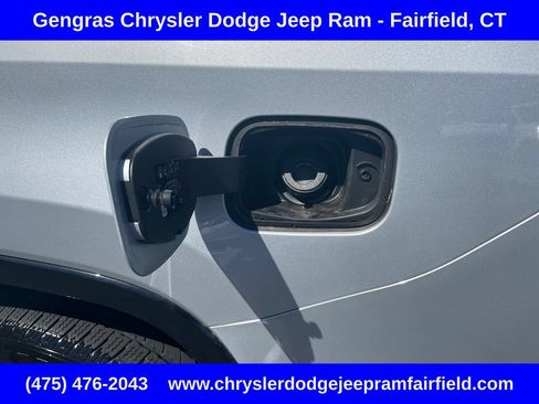 Certified 2025 Jeep Wagoneer 4WD w/ HD Trailer Tow Package image 32
