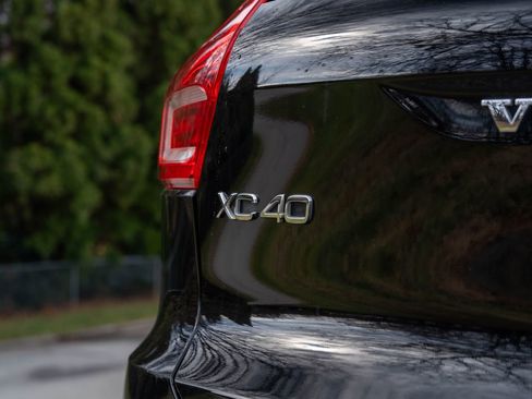 Used 2020 Volvo XC40 T5 Inscription image 12