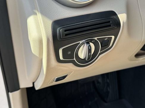 Used 2022 Mercedes-Benz GLC 300 4MATIC w/ Multimedia Package Lite image 26