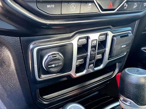 Used 2018 Jeep Wrangler Unlimited Sport S image 32