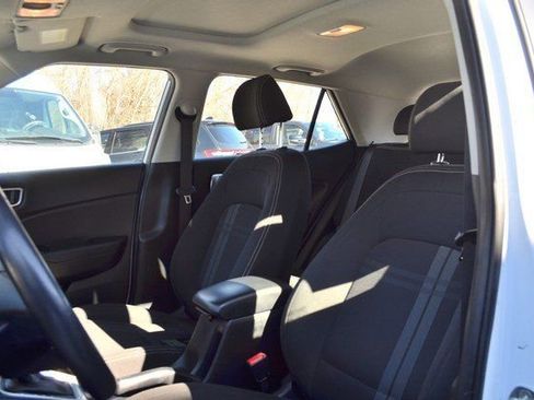 Used 2024 Hyundai Venue SEL image 18