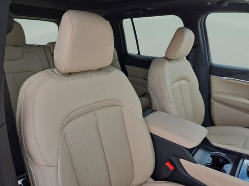 New 2026 Jeep Grand Cherokee Limited w/ Luxury Tech Group II RWD image 31