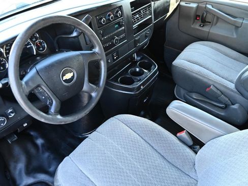 Used 2017 Chevrolet Express 3500 RWD image 33