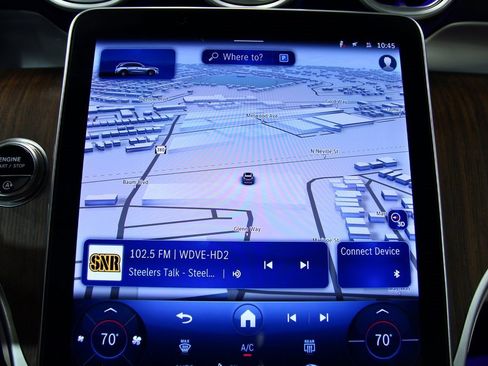 Used 2025 Mercedes-Benz GLC 300 4MATIC image 11