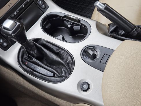 Used 2005 Chevrolet Corvette Convertible w/ Preferred Equipment Group image 17