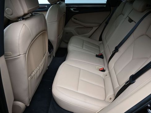Certified 2025 Porsche Macan AWD/4WD image 7