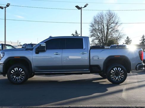Used 2025 GMC Sierra 2500 Denali Ultimate w/ Max Trailering Package image 4