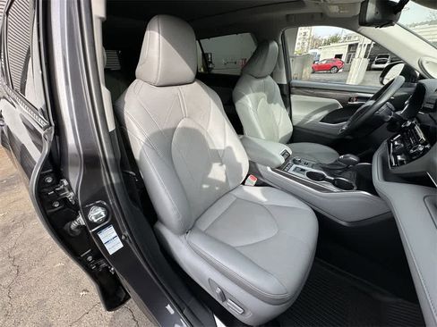 Used 2021 Toyota Highlander Platinum image 15