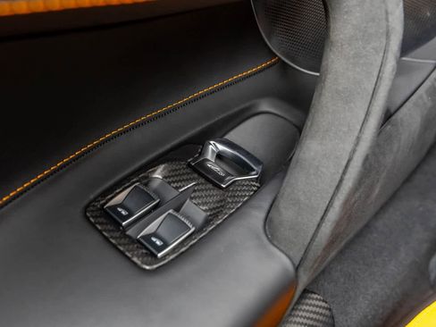 Used 2024 McLaren 750S Spider image 29