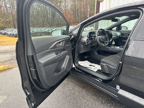 New 2026 Chevrolet Equinox EV LT image 13