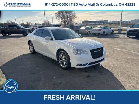 Used 2019 Chrysler 300 Touring L w/ Quick Order Package 22F image 1