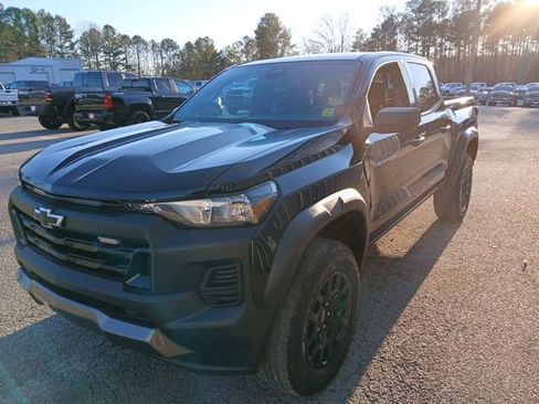 Used 2024 Chevrolet Colorado Trail Boss image 9