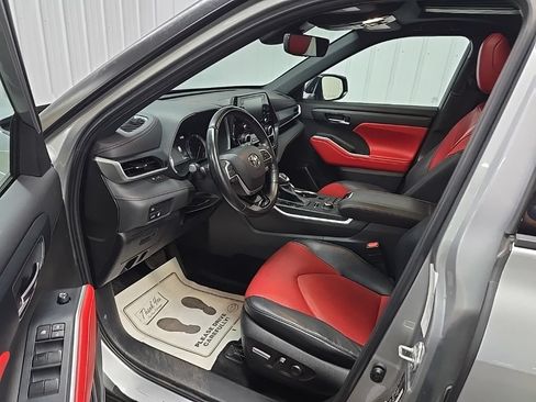 Used 2022 Toyota Highlander XSE AWD/4WD image 29
