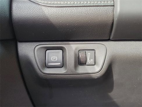 Used 2018 GMC Acadia SLT image 28