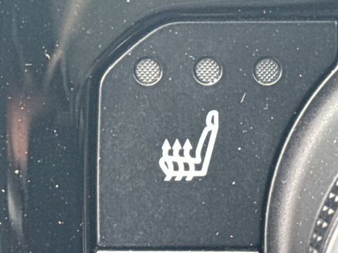 Used 2020 Toyota Highlander XLE FWD image 31