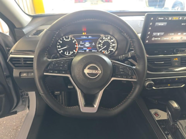 Used 2023 Nissan Altima 2.5 SR w/ SR Premium Package FWD image 11