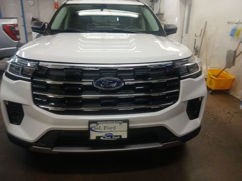 New 2026 Ford Explorer Active AWD/4WD image 5