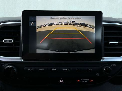 Used 2025 Hyundai Venue SEL image 32