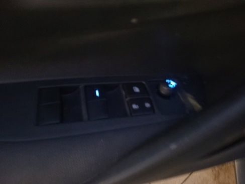 Used 2022 Toyota Corolla LE image 18