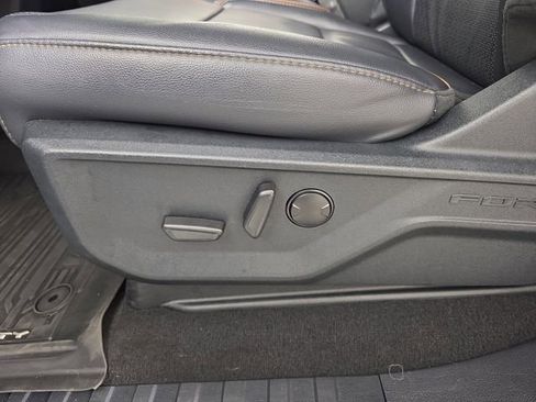 Certified 2025 Ford F350 Lariat w/ Black Appearance Package image 21