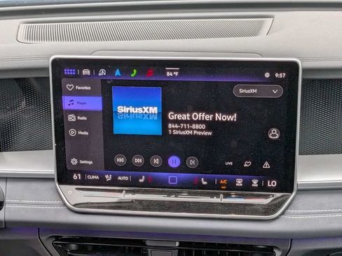 Certified 2025 Volkswagen Tiguan SE FWD image 18