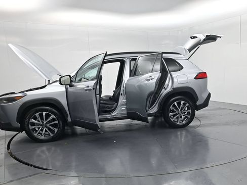 Used 2025 Toyota Corolla Cross XLE FWD image 59