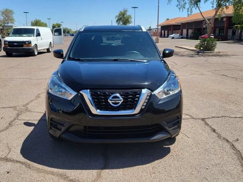 Used 2019 Nissan Kicks SV FWD image 3
