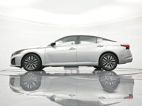 Certified 2025 Nissan Altima 2.5 SV FWD image 43