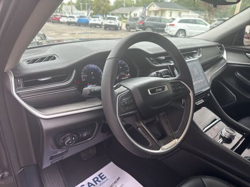 Certified 2023 Jeep Grand Cherokee L Limited image 12