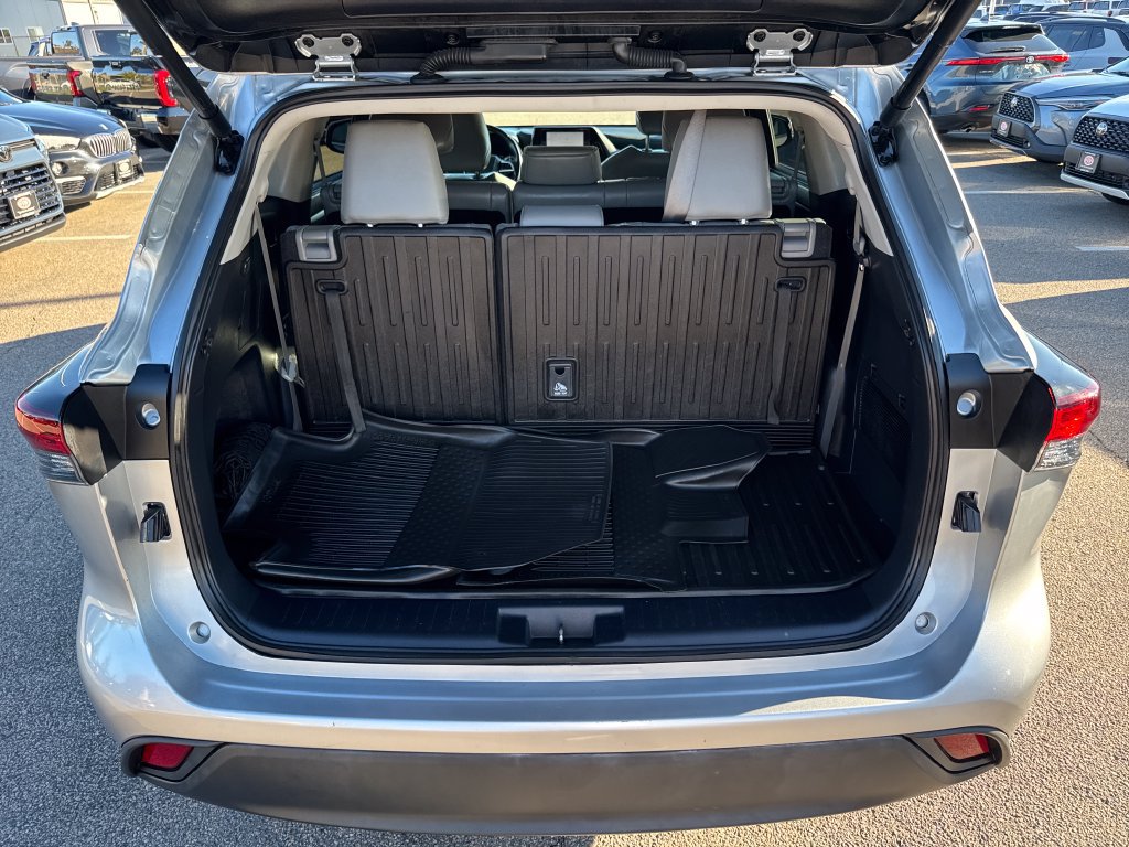 Used 2024 Toyota Highlander XLE AWD/4WD image 7