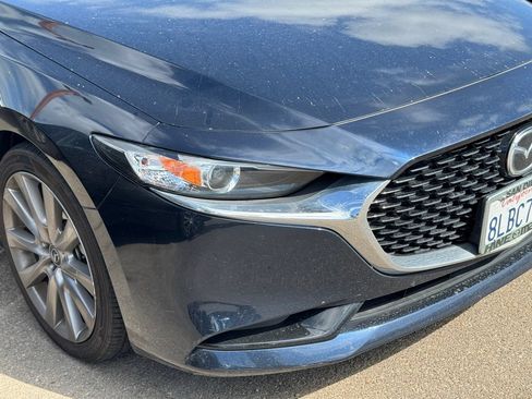 Used 2019 MAZDA MAZDA3 Sedan FWD image 2