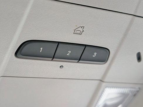 Used 2021 Chevrolet Equinox Premier image 34