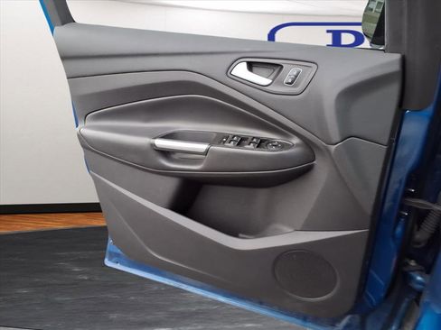 Used 2017 Ford Escape SE w/ Equipment Group 201A image 14