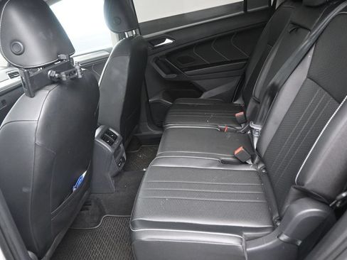 Used 2023 Volkswagen Tiguan SE w/ Panoramic Sunroof Package FWD image 14