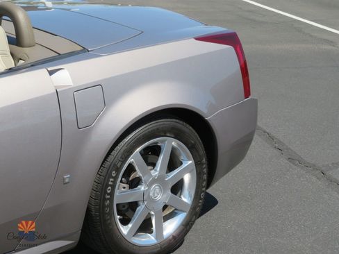 Used 2004 Cadillac XLR RWD image 12