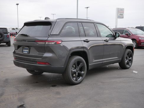 New 2025 Jeep Grand Cherokee Limited image 2