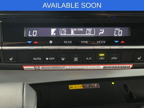 Used 2026 Toyota Sienna XLE FWD image 21