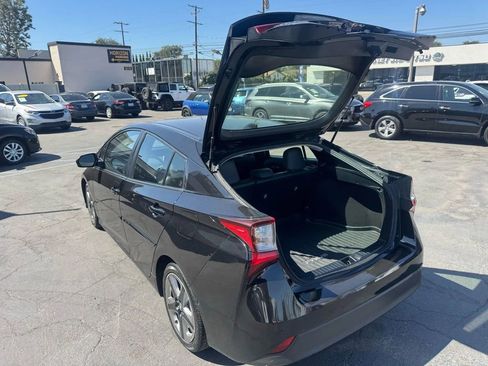 Used 2020 Toyota Prius XLE image 5