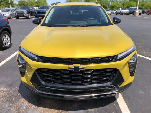Used 2025 Chevrolet Trax ACTIV w/ Driver Confidence Package FWD image 2