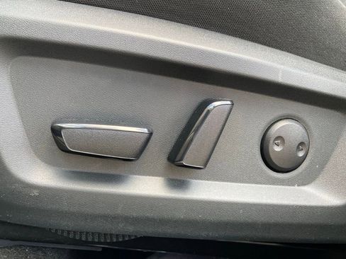 Used 2025 Nissan Rogue SV image 12