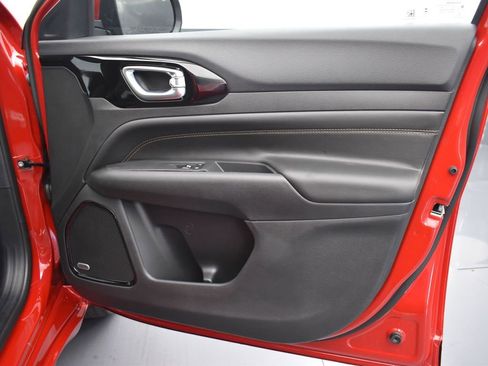 Used 2024 Jeep Compass Limited image 16